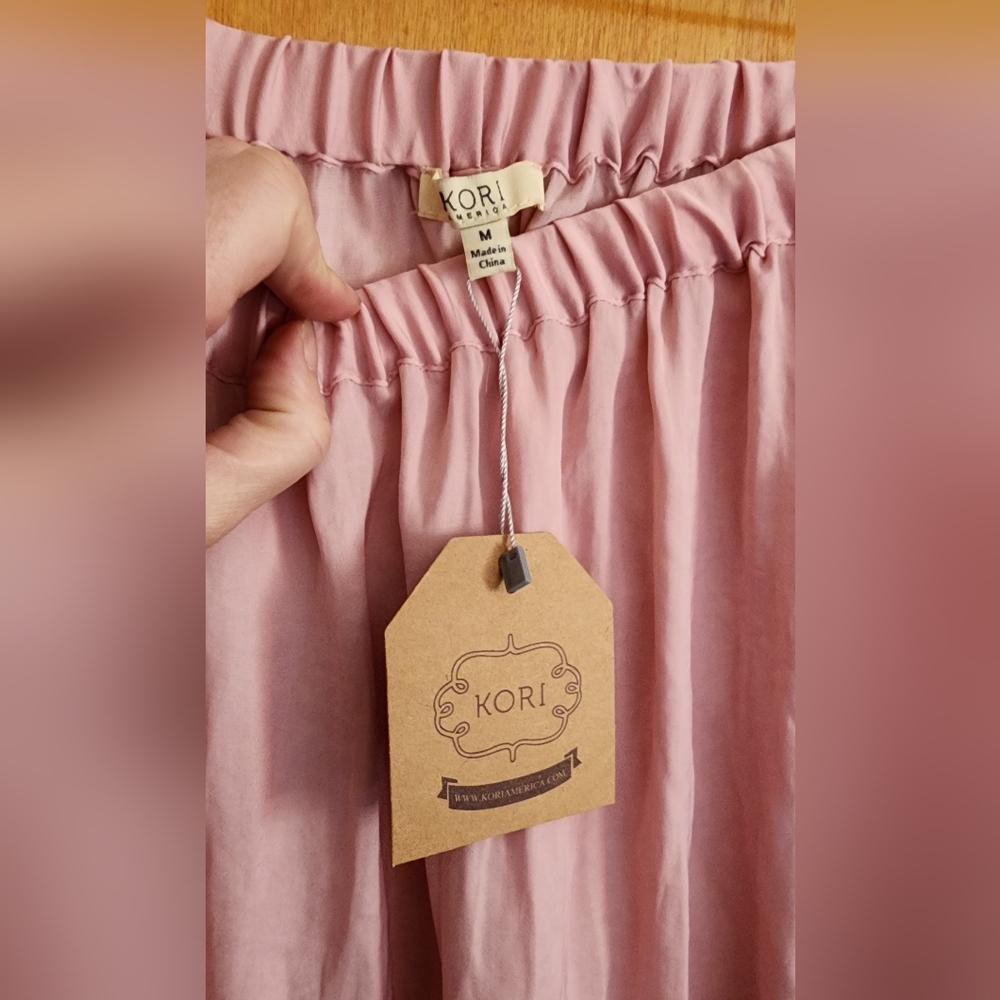 NWT Kori America Silkie Blush Pink Leopard Print Off-The-Shoulder Blouse - Picture 3 of 6